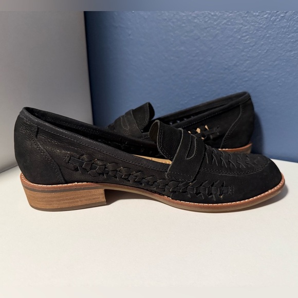 Women's Earth Ella Black Loafers - Picture 4 of 8